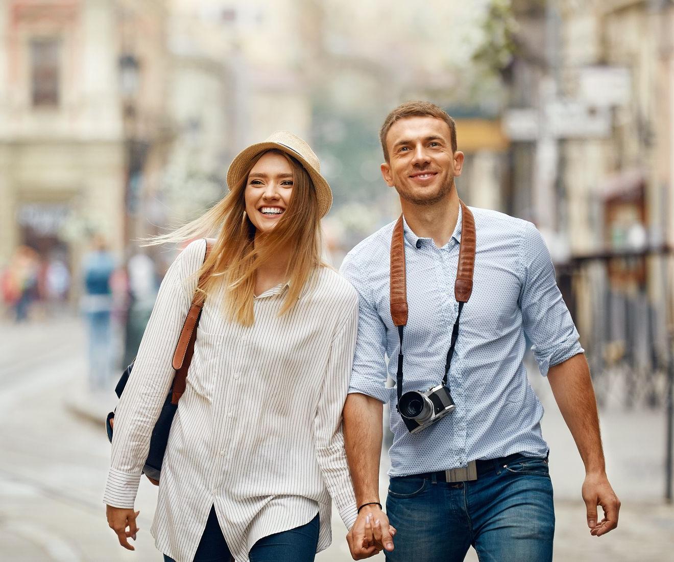 Couple traveling 